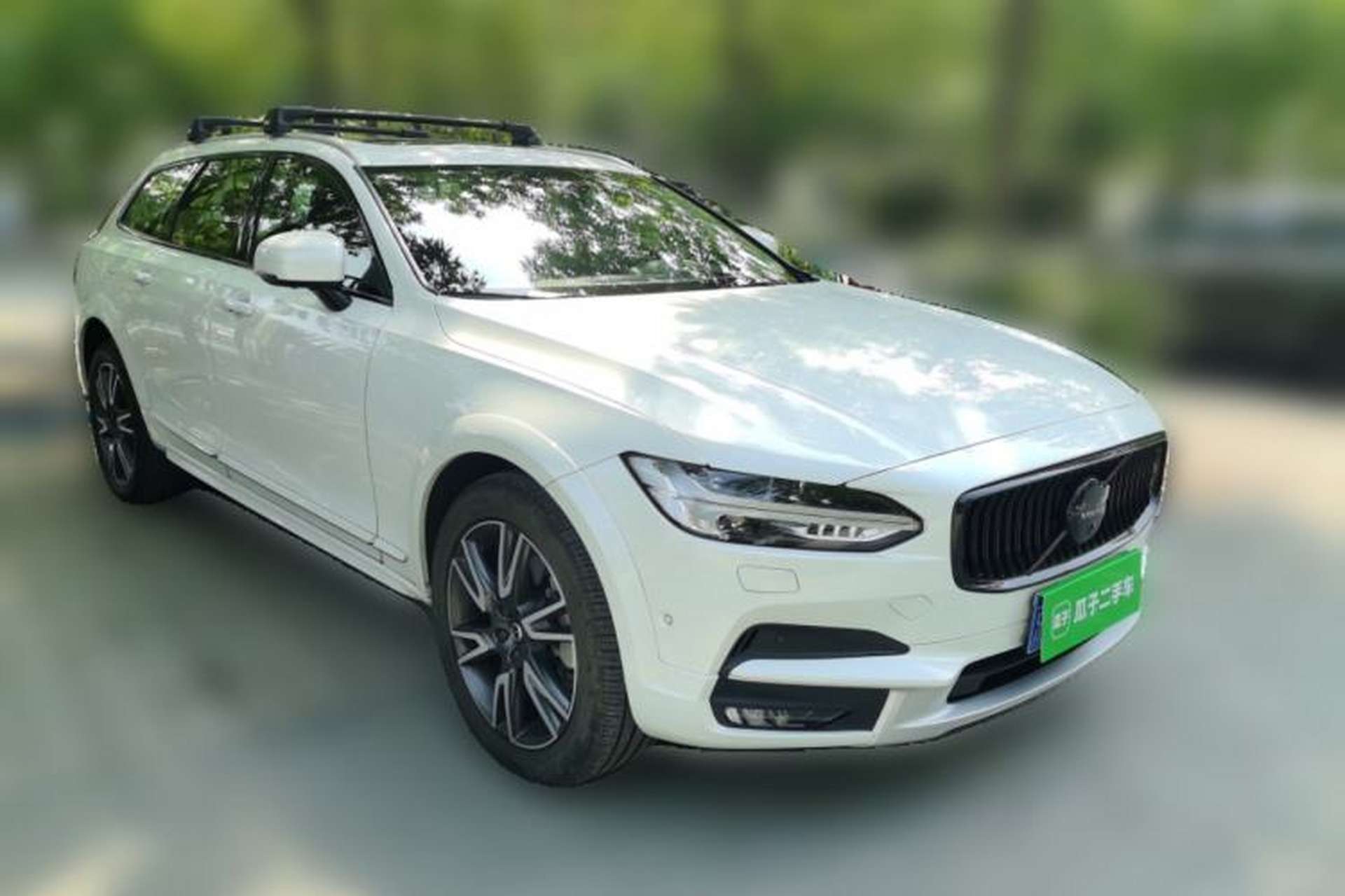 Used Volvo V90 2017 Cross Country T5 AWD Prestige Edition Front Right 45 Deg