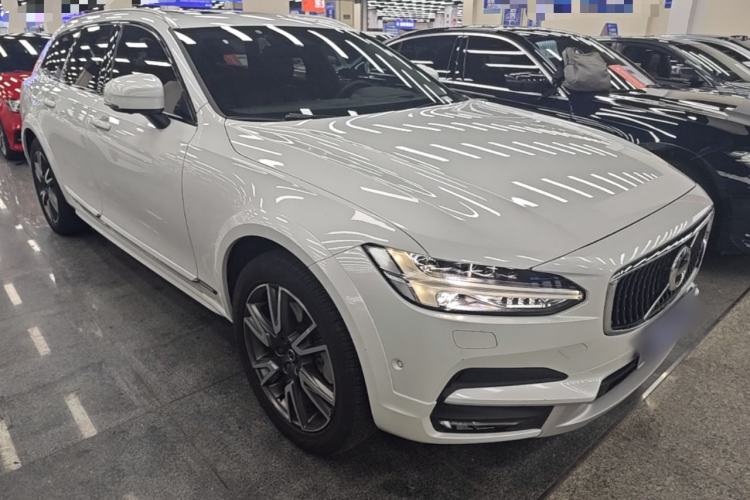 Used Volvo V90 2017 Cross Country T5 AWD Prestige Edition Front Right 45 Deg