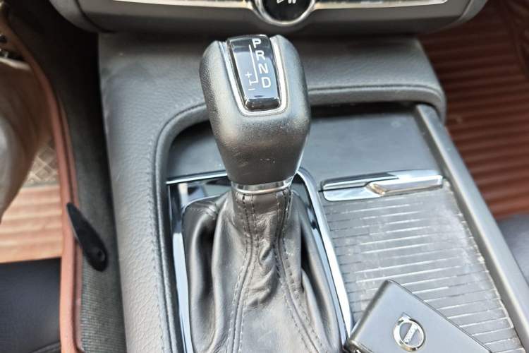 Used Volvo V90 2017 Cross Country T5 AWD Smart Range Edition Gear Lever