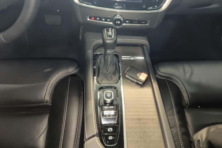 Used Volvo V90 2017 Cross Country T5 AWD Prestige Edition Gear Lever