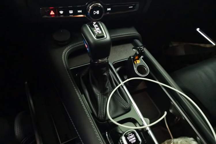 Used Volvo V90 2017 Cross Country T5 AWD Prestige Edition Gear Lever