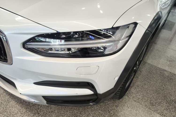 Used Volvo V90 2017 Cross Country T5 AWD Prestige Edition Left Front Headlight