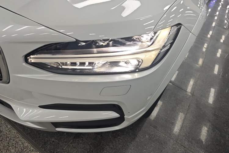 Used Volvo V90 2017 Cross Country T5 AWD Prestige Edition Left Front Headlight