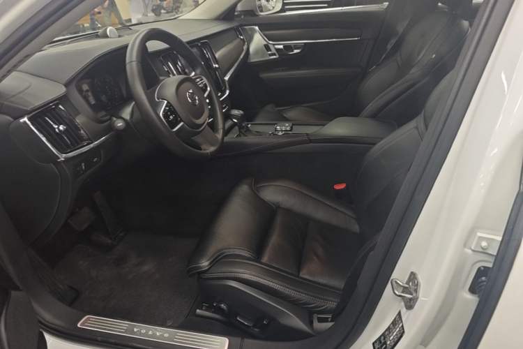Used Volvo V90 2017 Cross Country T5 AWD Prestige Edition Left Front Seat