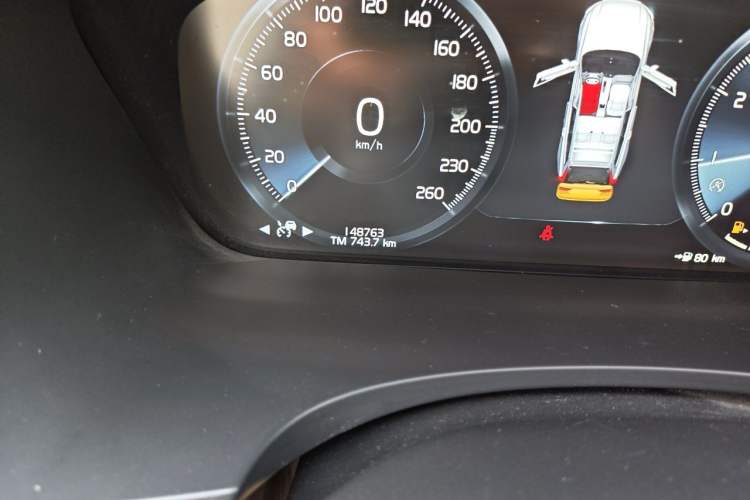 Used Volvo V90 2017 Cross Country T5 AWD Smart Range Edition Odometer Close Up