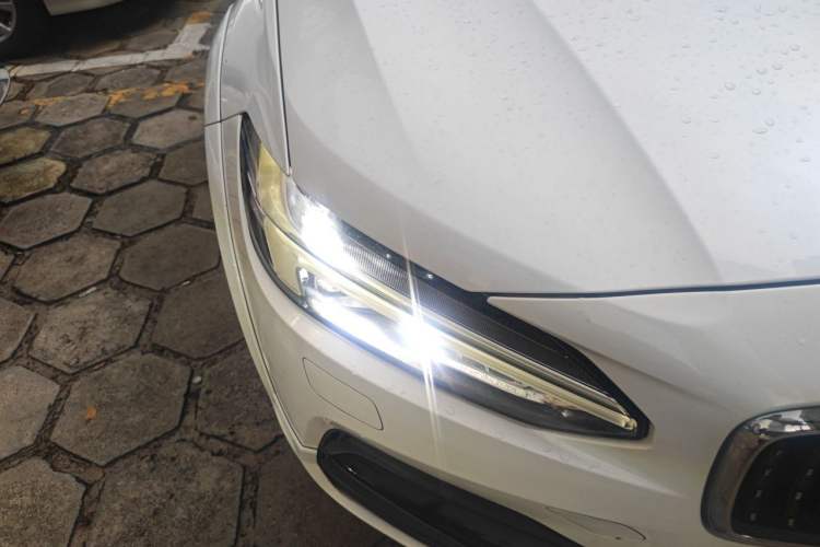 Used Volvo V90 2017 Cross Country T5 AWD Smart Range Edition Right Front Headlight
