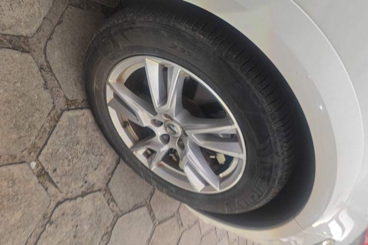 Used Volvo V90 2017 Cross Country T5 AWD Smart Range Edition Right Front Wheel Hub