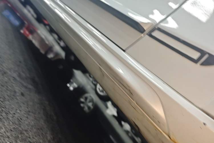 Used Volvo V90 2017 Cross Country T5 AWD Prestige Edition Right Side Sill