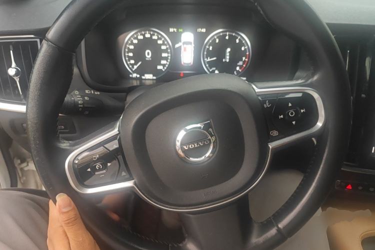 Used Volvo V90 2017 Cross Country T5 AWD Smart Range Edition Steering Wheel
