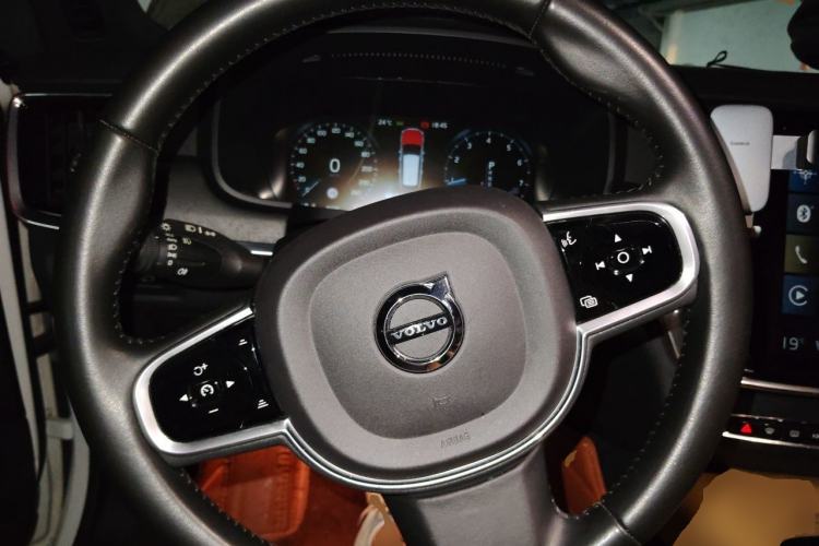 Used Volvo V90 2017 Cross Country T5 AWD Smart Range Edition Steering Wheel