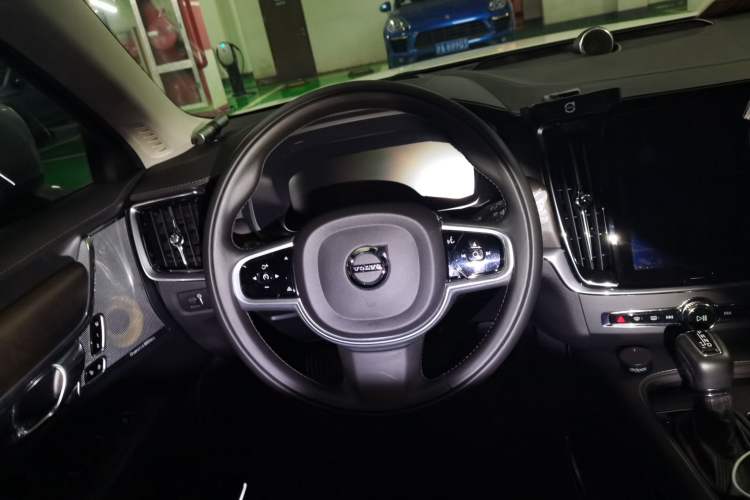 Used Volvo V90 2017 Cross Country T5 AWD Prestige Edition Steering Wheel
