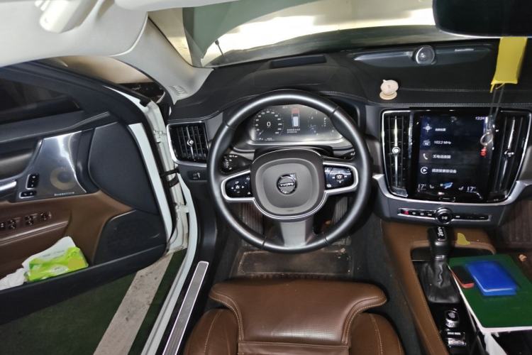 Used Volvo V90 2017 Cross Country T5 AWD Prestige Edition Steering Wheel