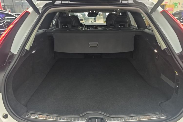 Used Volvo V90 2017 Cross Country T5 AWD Prestige Edition Trunk