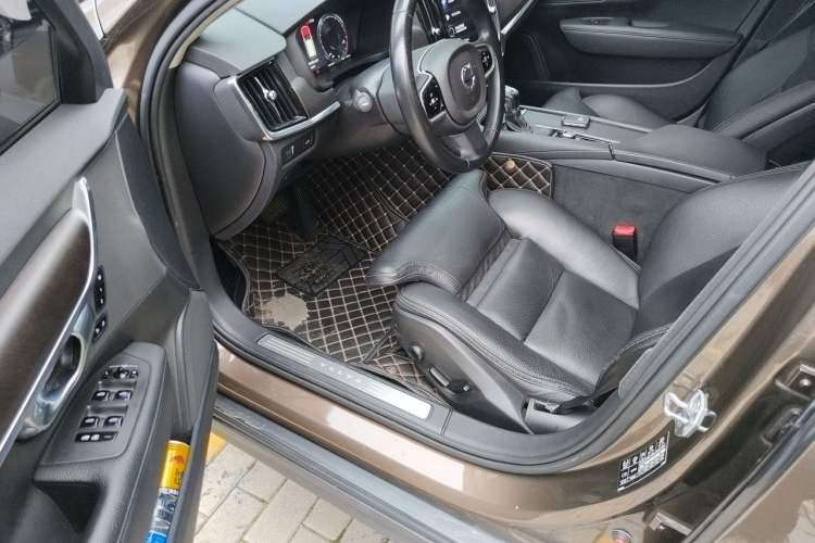 Used Volvo V90 2018 Cross Country T5 AWD Volvo Ocean Race Driver Seat