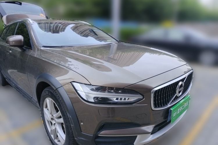 Used Volvo V90 2018 Cross Country T5 AWD Volvo Ocean Race Front Right 45 Deg