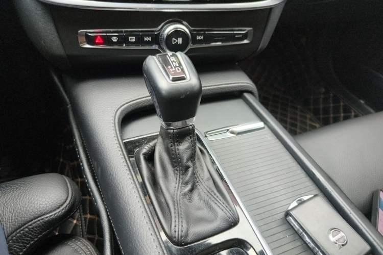 Used Volvo V90 2018 Cross Country T5 AWD Volvo Ocean Race Gear Lever
