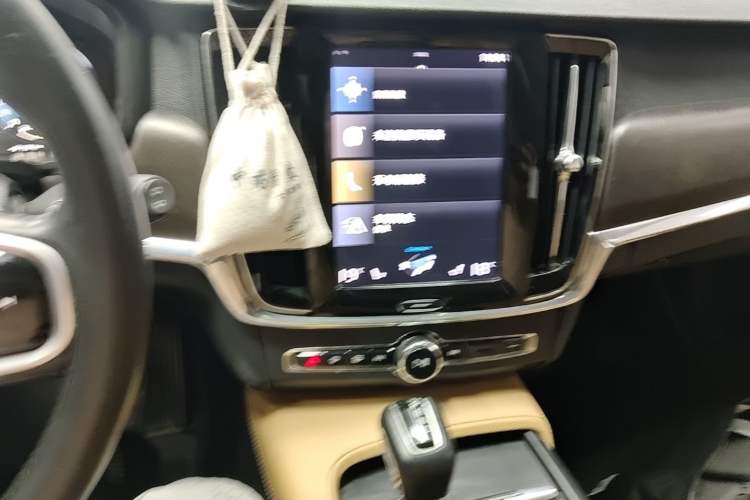 Used Volvo V90  Audio And AC Panel