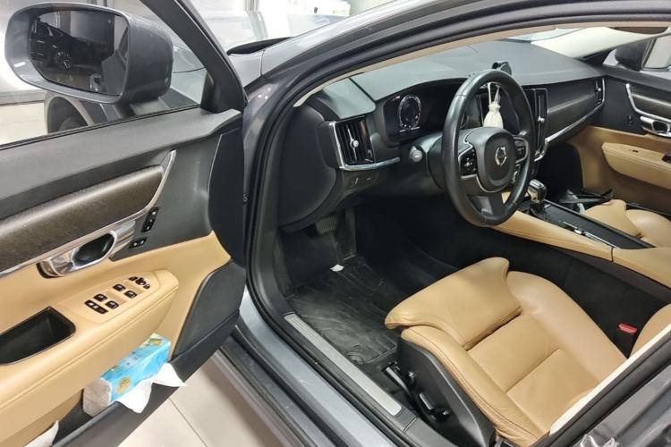 Used Volvo V90  Driver Seat