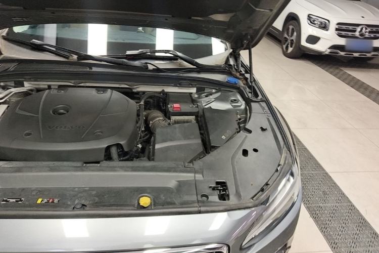 Used Volvo V90  Engine Bay Left