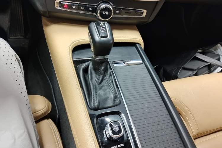 Used Volvo V90  Gear Lever