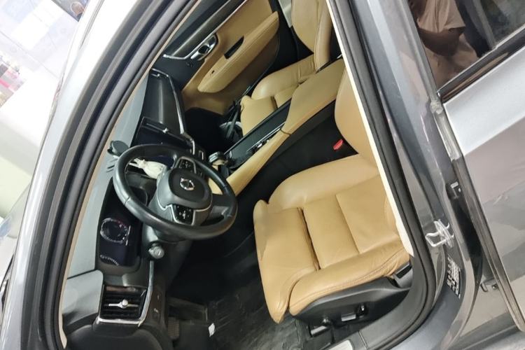 Used Volvo V90  Left Front Seat