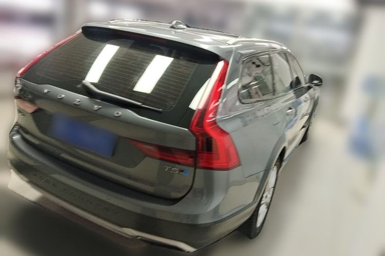 Used Volvo V90  Rear Right 45 Deg