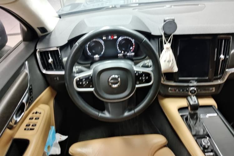 Used Volvo V90  Steering Wheel