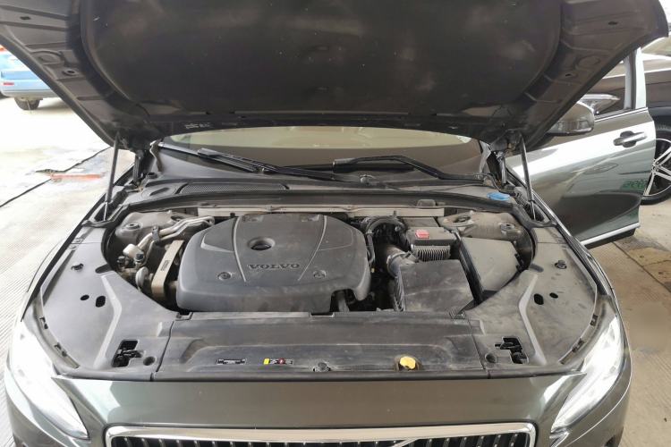Used Volvo V90 2019 Cross Country T5 AWD Smart Range Version China V Standard Engine Bay