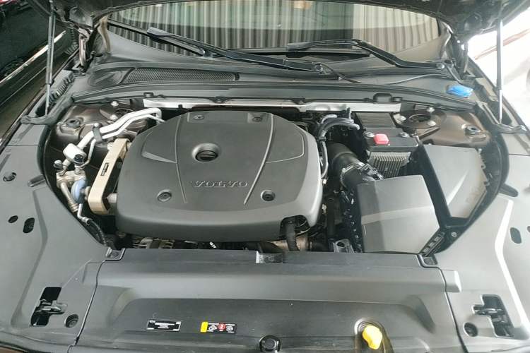 Used Volvo V90 2019 Cross Country T5 AWD Smart Range Version China V Standard Engine Bay