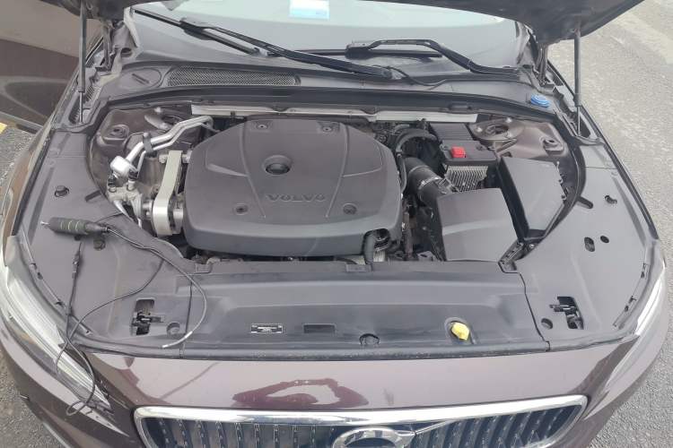 Used Volvo V90 2019 Cross Country T5 AWD Smart Range Version China V Standard Engine Bay
