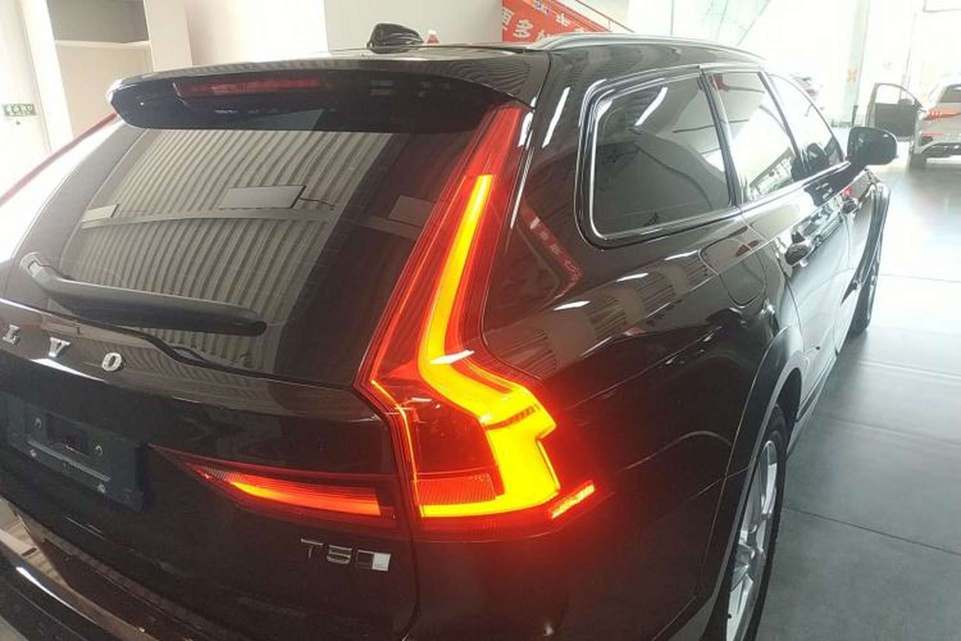 Used Volvo V90 2019 Cross Country T5 AWD Smart Range Version China V Standard Right Rear Taillight