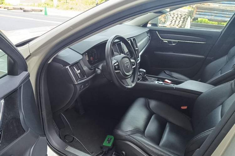 Used Volvo V90 2019 Cross Country T5 AWD Smart Range Version China V Standard Driver Seat