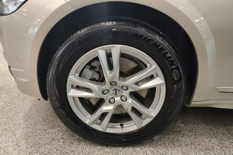 Used Volvo V90 2019 Cross Country T5 AWD Smart Range Version China V Standard Left Front Wheel Hub