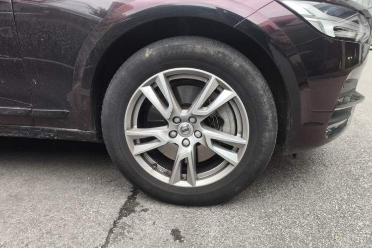 Used Volvo V90 2019 Cross Country T5 AWD Smart Range Version China V Standard Right Front Wheel Hub