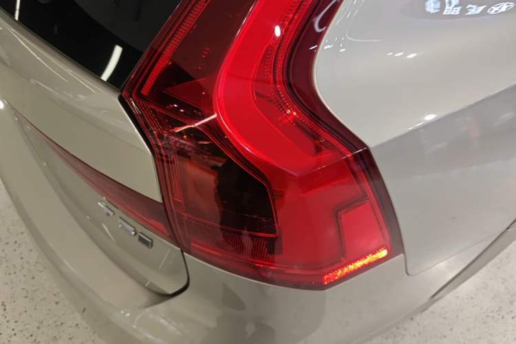 Used Volvo V90 2019 Cross Country T5 AWD Smart Range Version China V Standard Right Rear Taillight