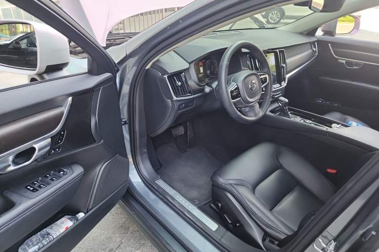 Used Volvo V90 2019 Cross Country T5 AWD Smart Range Version China V Standard Driver Seat
