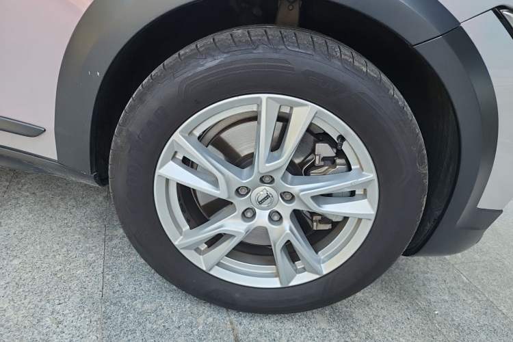 Used Volvo V90 2019 Cross Country T5 AWD Smart Range Version China V Standard Right Front Wheel Hub