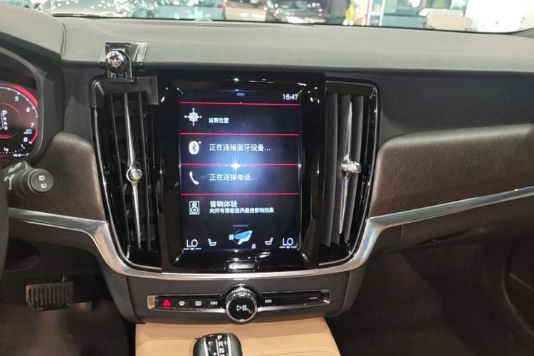 Used Volvo V90 2019 Cross Country T5 AWD Smart Range Version China VI Standard Audio And AC Panel