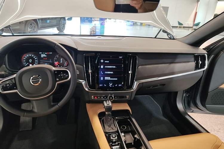 Used Volvo V90 2019 Cross Country T5 AWD Smart Range Version China VI Standard Audio And AC Panel