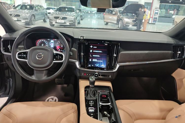 Used Volvo V90 2019 Cross Country T5 AWD Smart Range Version China VI Standard Center Console
