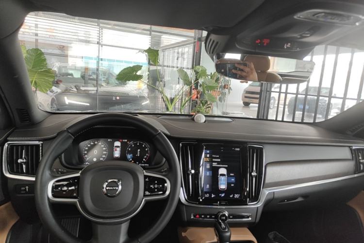 Used Volvo V90 2019 Cross Country T5 AWD Luxury Edition China V Standard Center Console