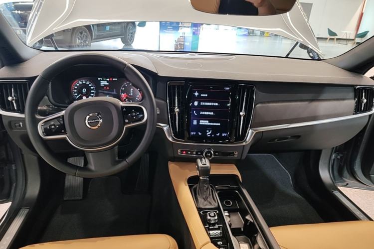 Used Volvo V90 2019 Cross Country T5 AWD Smart Range Version China VI Standard Center Console