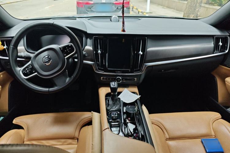 Used Volvo V90 2019 Cross Country T5 AWD Luxury Edition China VI Standard Center Console