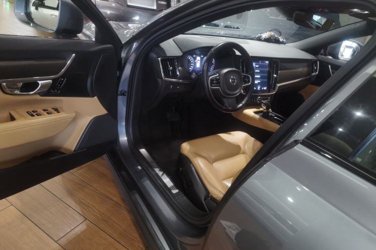 Used Volvo V90 2019 Cross Country T5 AWD Smart Range Version China V Standard Driver Seat