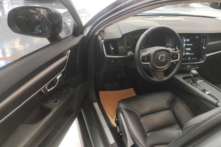 Used Volvo V90 2019 Cross Country T5 AWD Smart Range Version China VI Standard Driver Seat