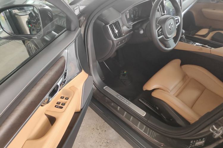 Used Volvo V90 2019 Cross Country T5 AWD Luxury Edition China V Standard Driver Seat
