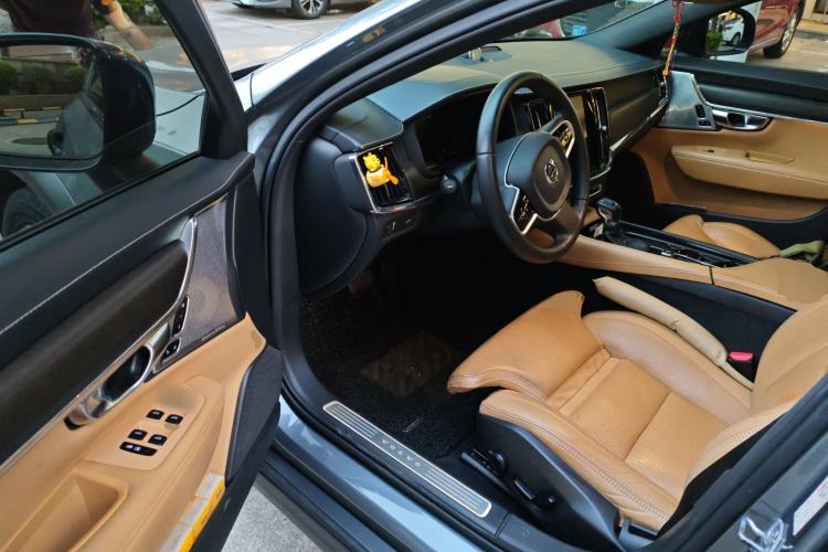 Used Volvo V90 2019 Cross Country T5 AWD Luxury Edition China VI Standard Driver Seat