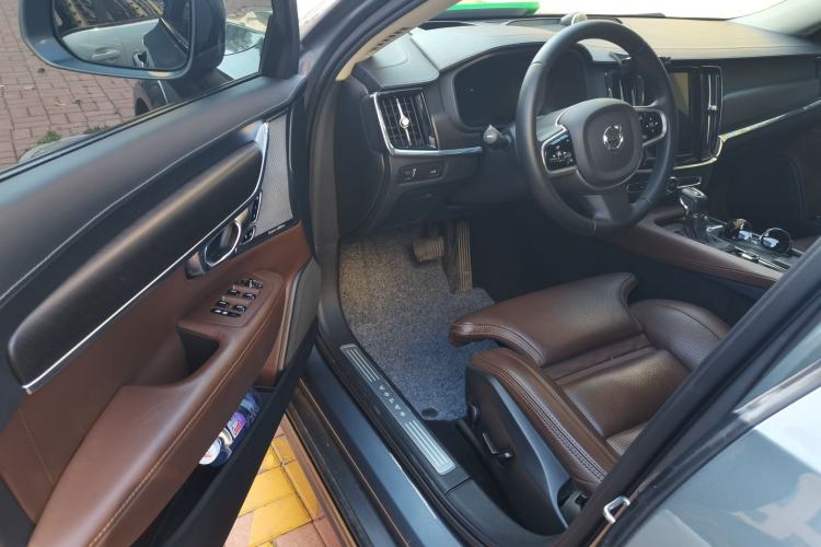 Used Volvo V90 2019 Cross Country T5 AWD Luxury Edition China V Standard Driver Seat