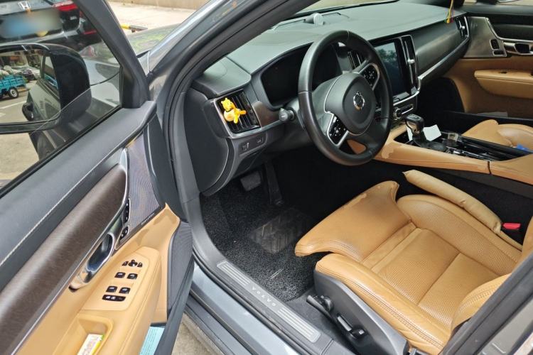 Used Volvo V90 2019 Cross Country T5 AWD Luxury Edition China VI Standard Driver Seat