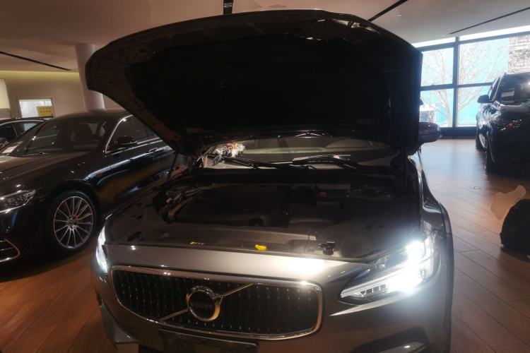 Used Volvo V90 2019 Cross Country T5 AWD Smart Range Version China V Standard Engine Bay